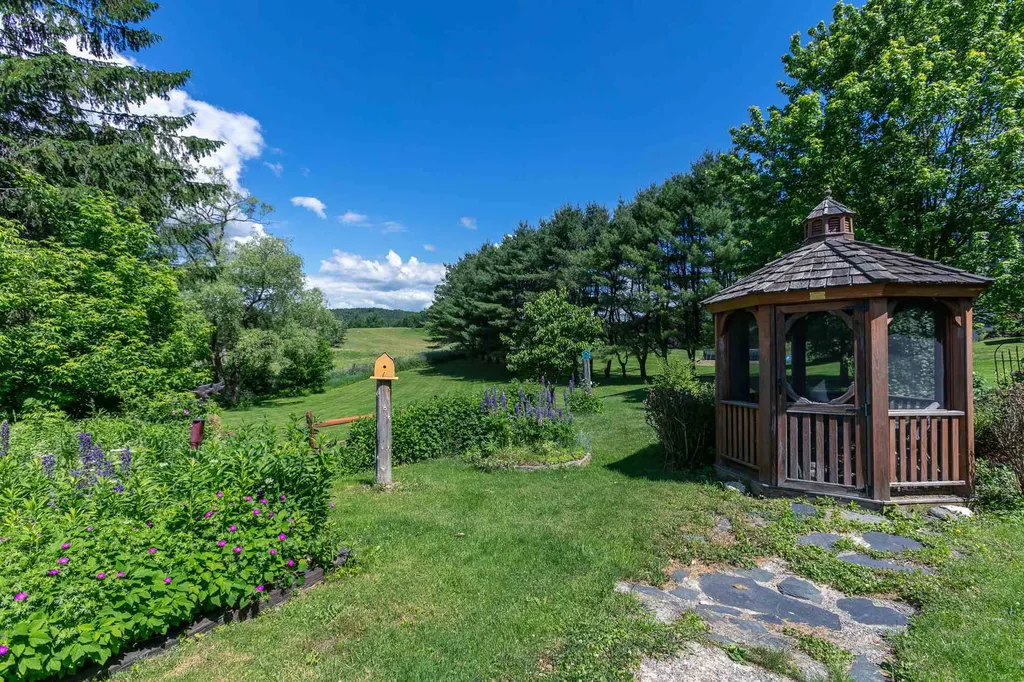 5 42nd Street Hartland VT 05048