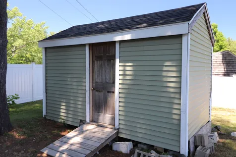 11 Halstead Street Kittery ME 03904