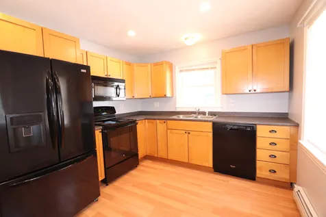 11 Halstead Street Kittery ME 03904