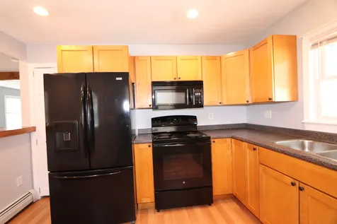 11 Halstead Street Kittery ME 03904