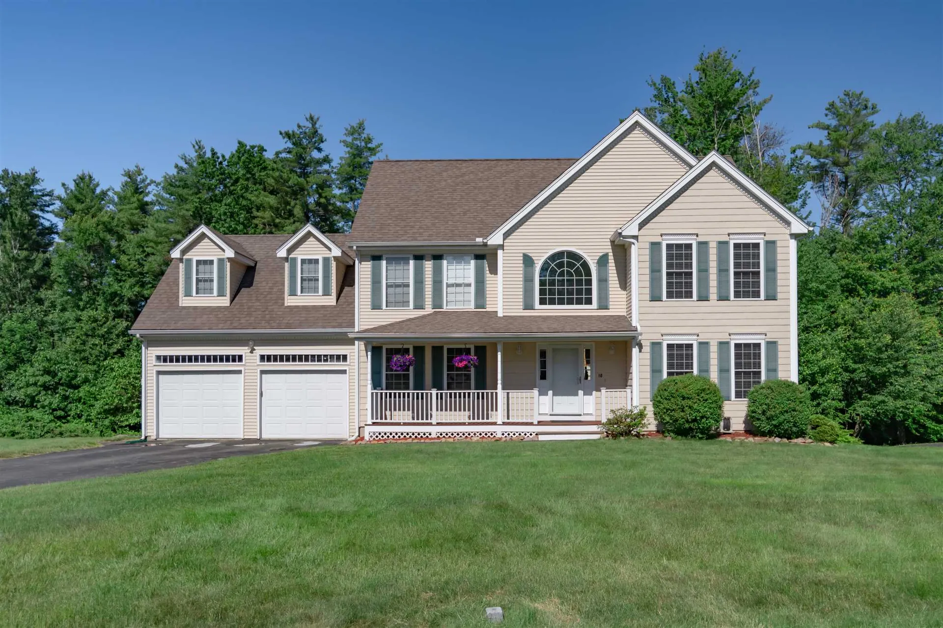 10 Abington Drive Londonderry NH 03053