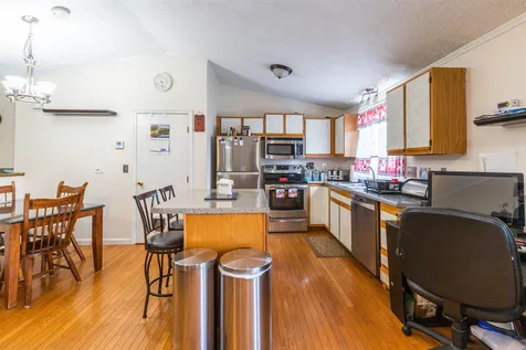 164 Maple Street Manchester NH 03103