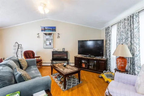 164 Maple Street Manchester NH 03103