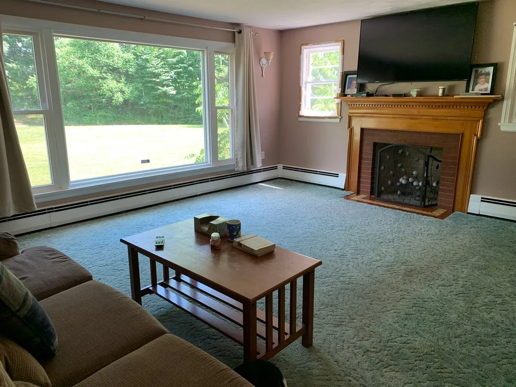 29 Strawberry Lane Hinsdale NH 03451
