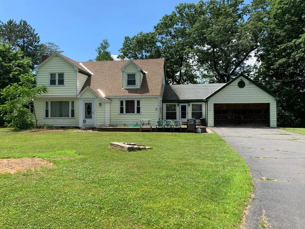 29 Strawberry Lane Hinsdale NH 03451