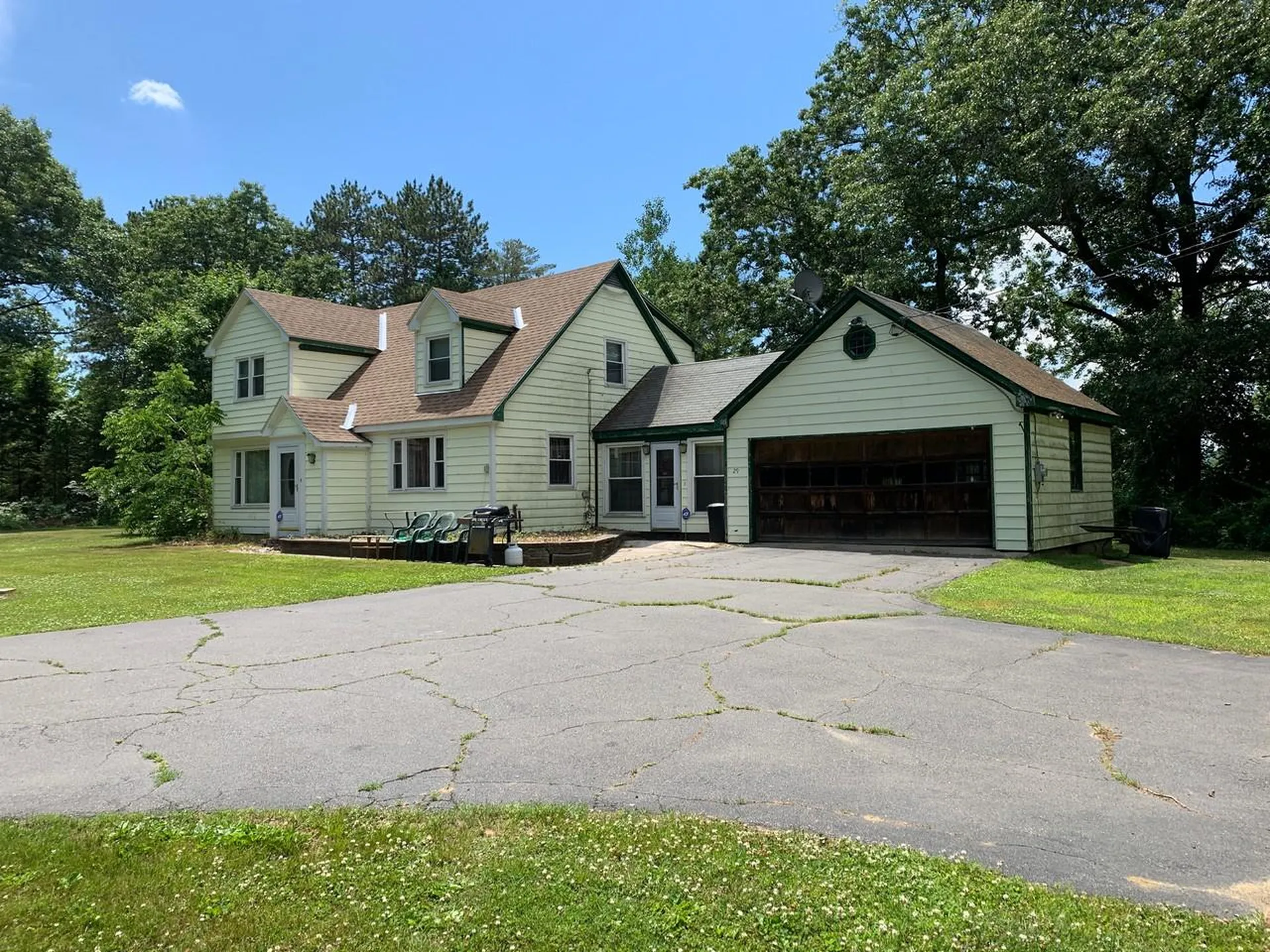 29 Strawberry Lane Hinsdale NH 03451