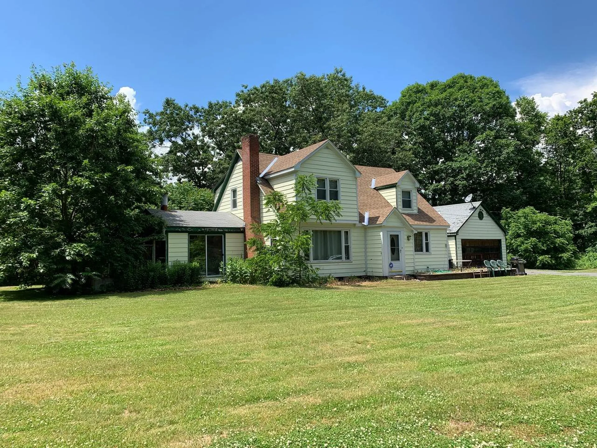 29 Strawberry Lane Hinsdale NH 03451