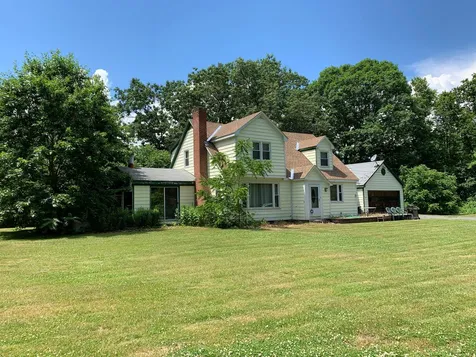 29 Strawberry Lane Hinsdale NH 03451