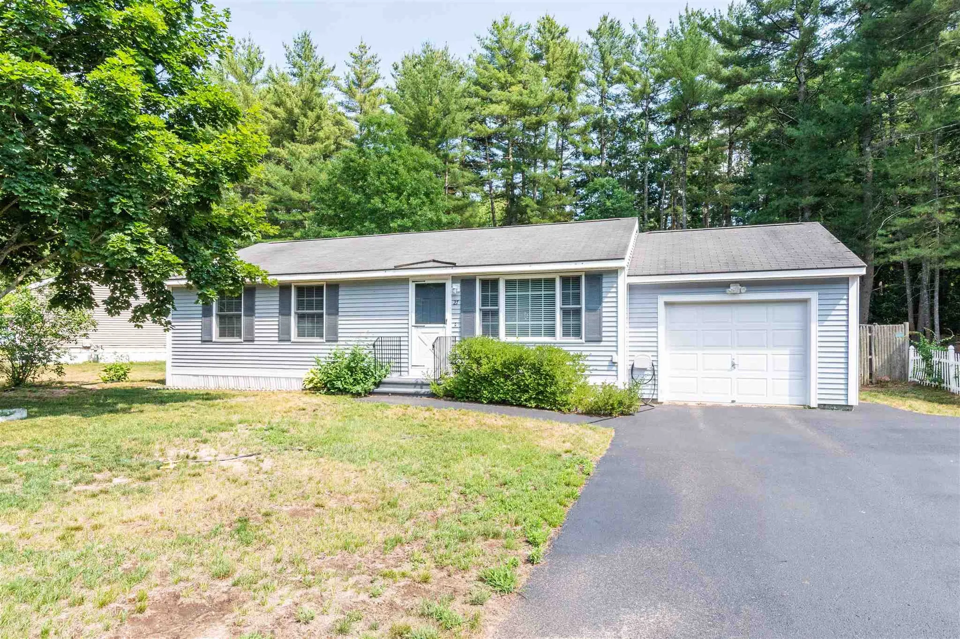 27 Delaware Road Nashua NH 03062