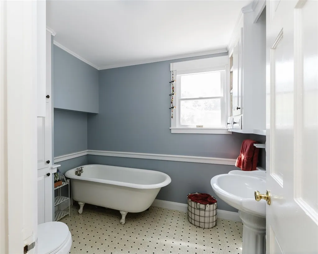 18 Brentwood Road Exeter NH 03833