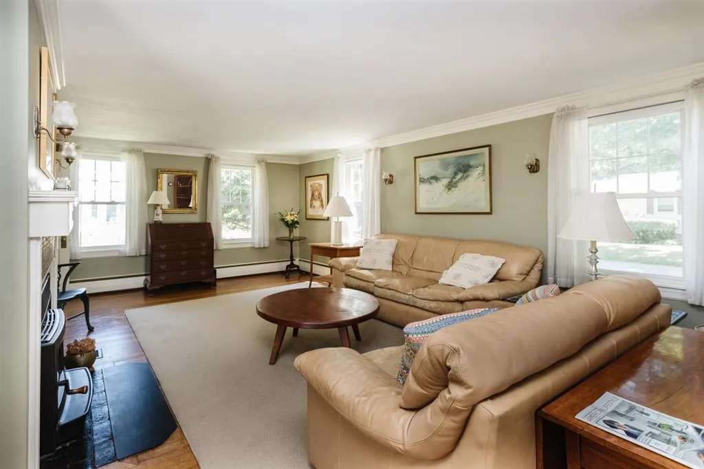 18 Brentwood Road Exeter NH 03833