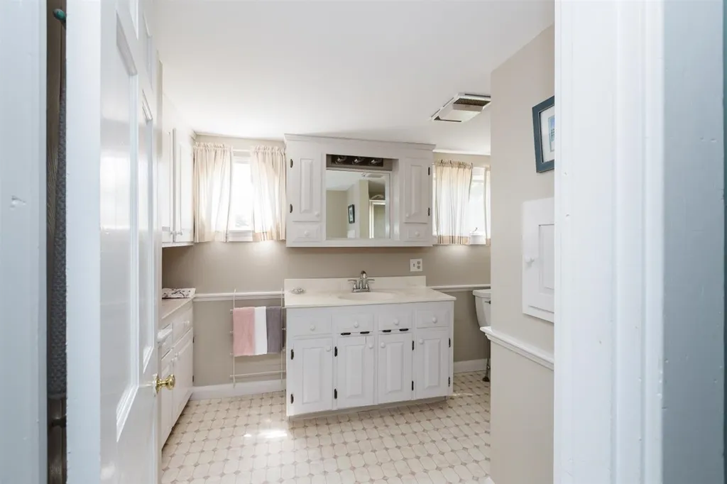 18 Brentwood Road Exeter NH 03833