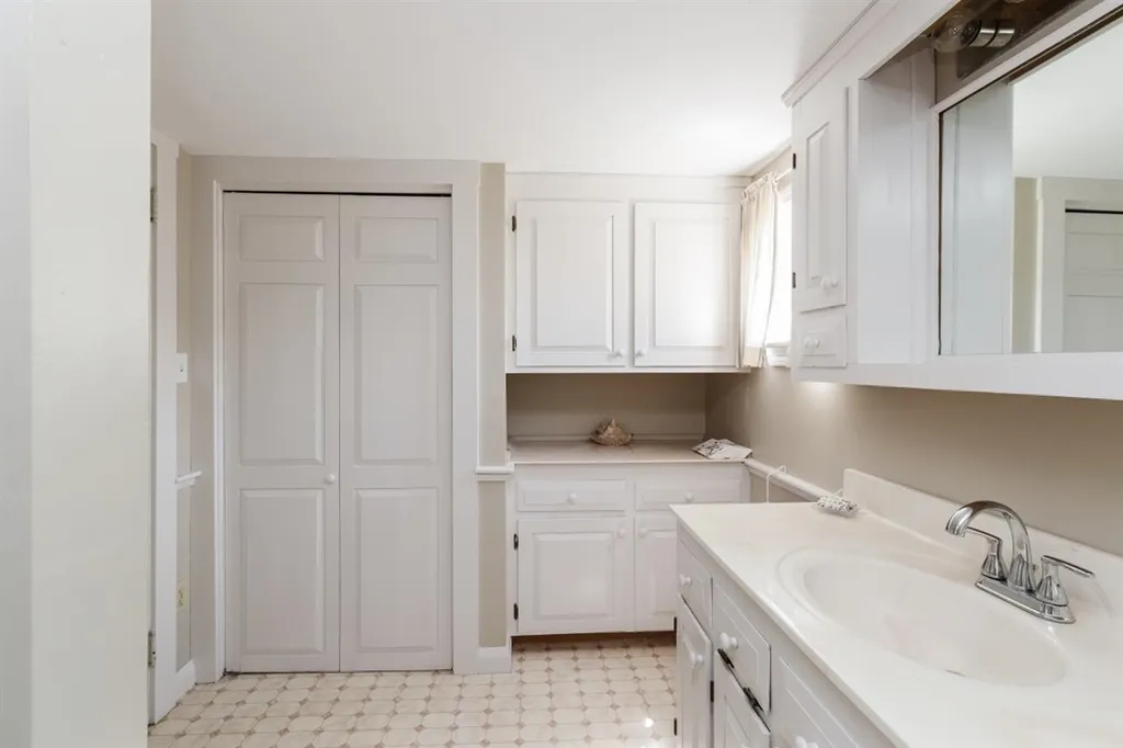 18 Brentwood Road Exeter NH 03833