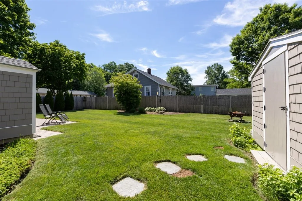 18 Brentwood Road Exeter NH 03833