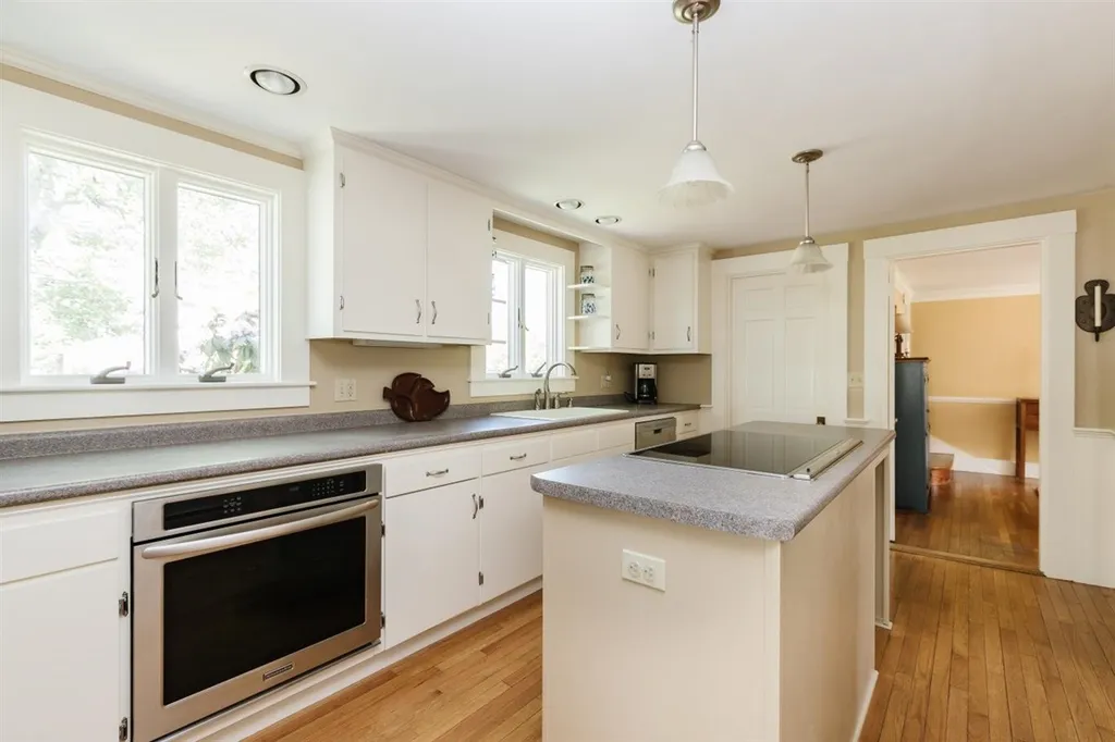 18 Brentwood Road Exeter NH 03833