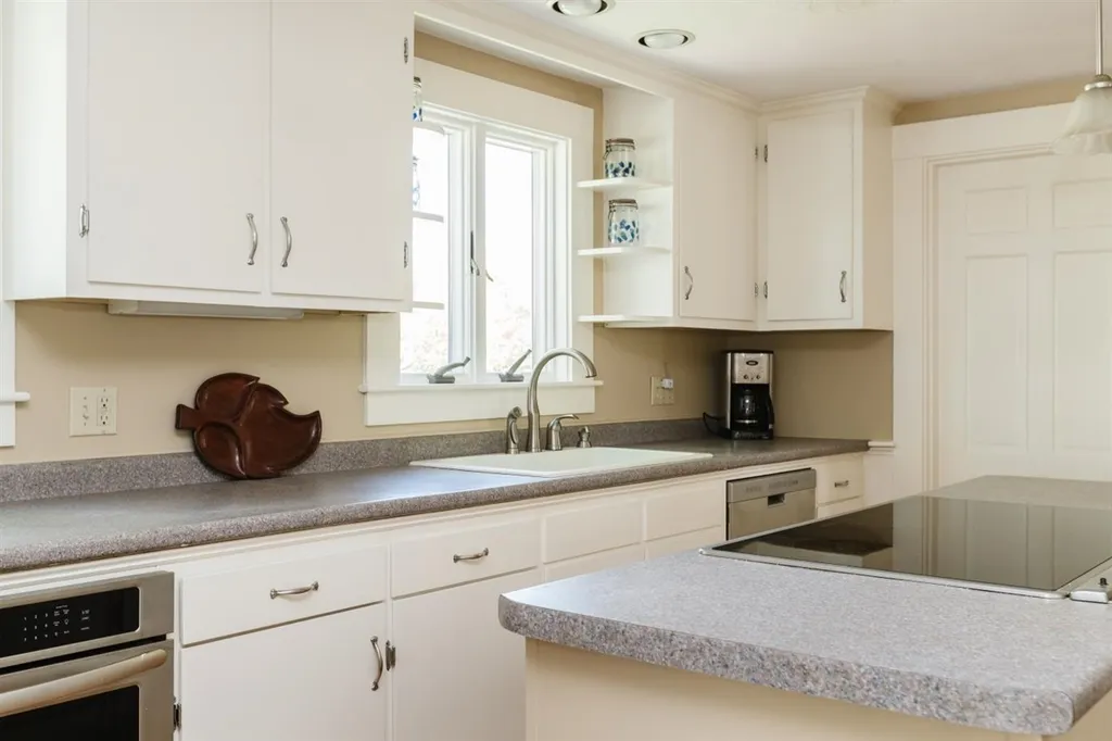 18 Brentwood Road Exeter NH 03833
