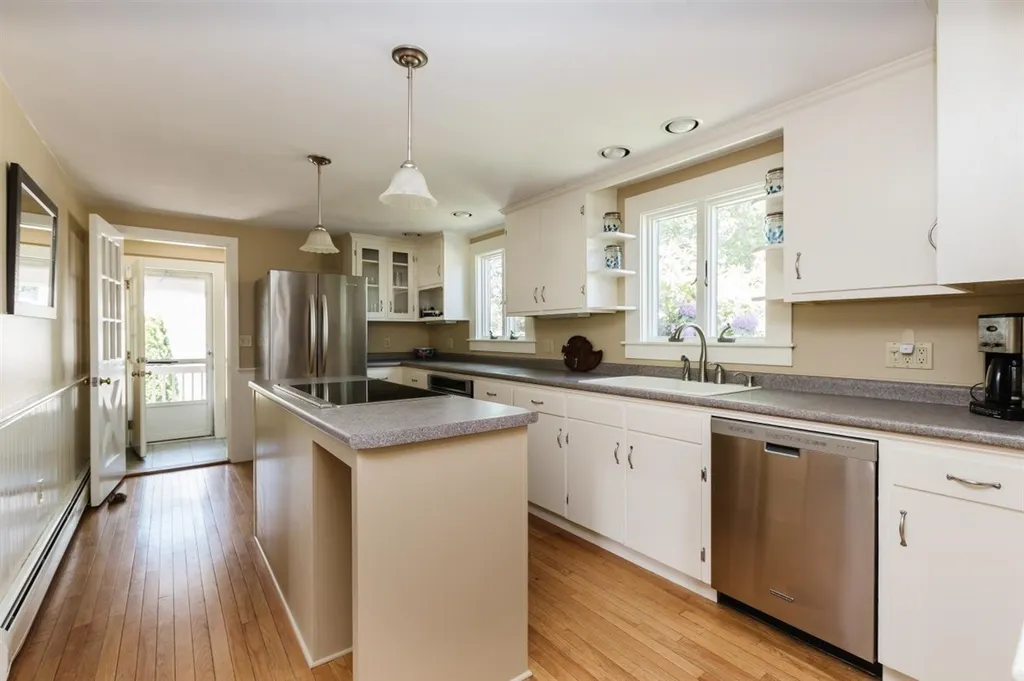 18 Brentwood Road Exeter NH 03833