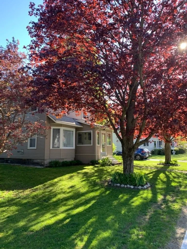 20 Grove Street Proctor VT 05765