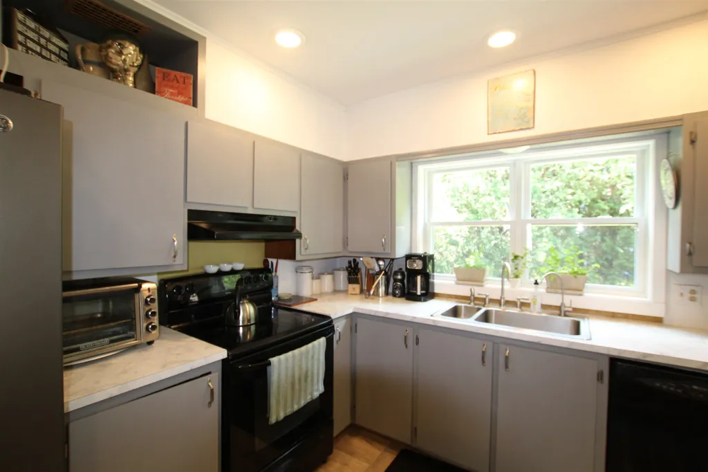20 Grove Street Proctor VT 05765