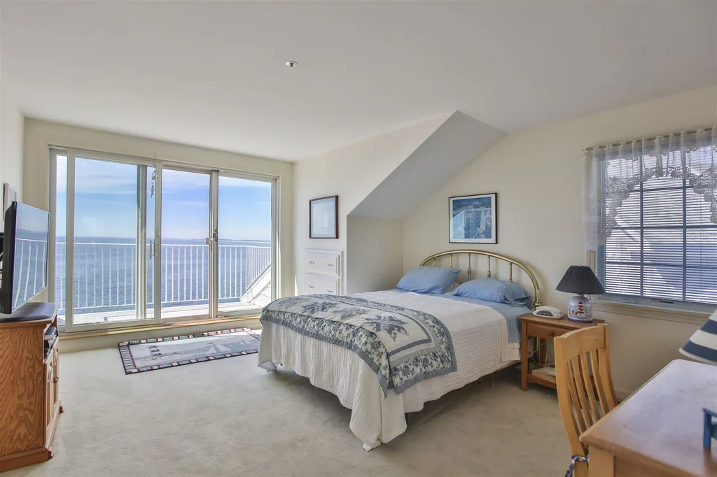 22 Cliff Avenue Hampton NH 03842