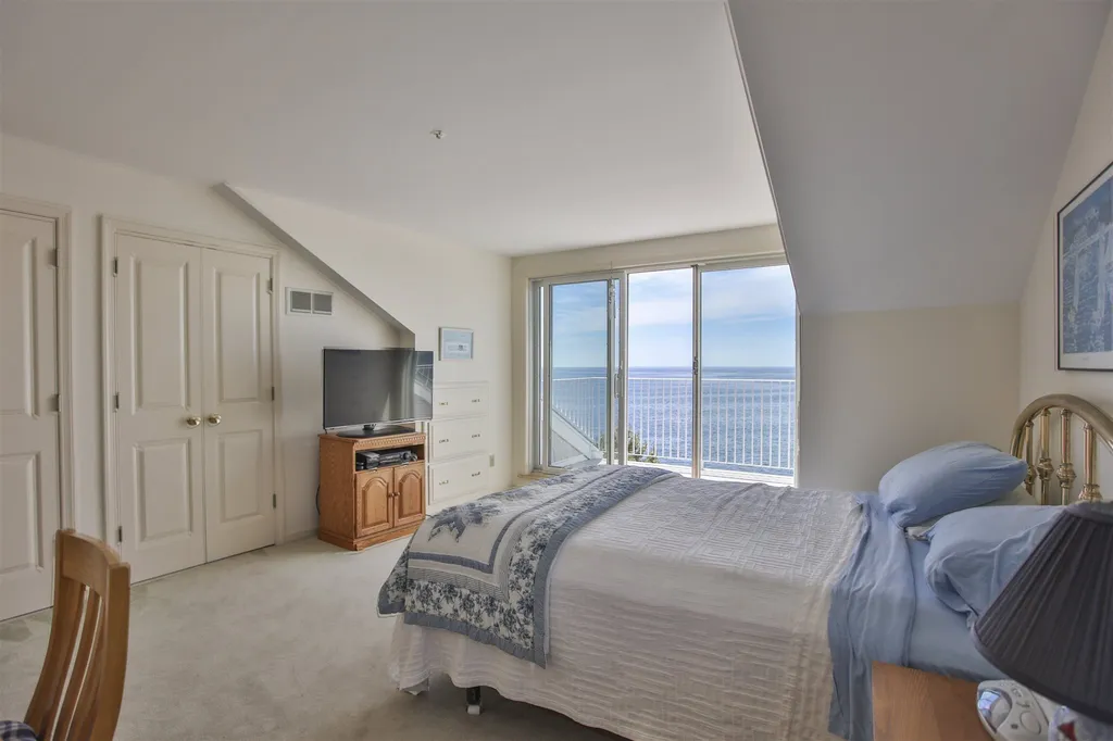 22 Cliff Avenue Hampton NH 03842