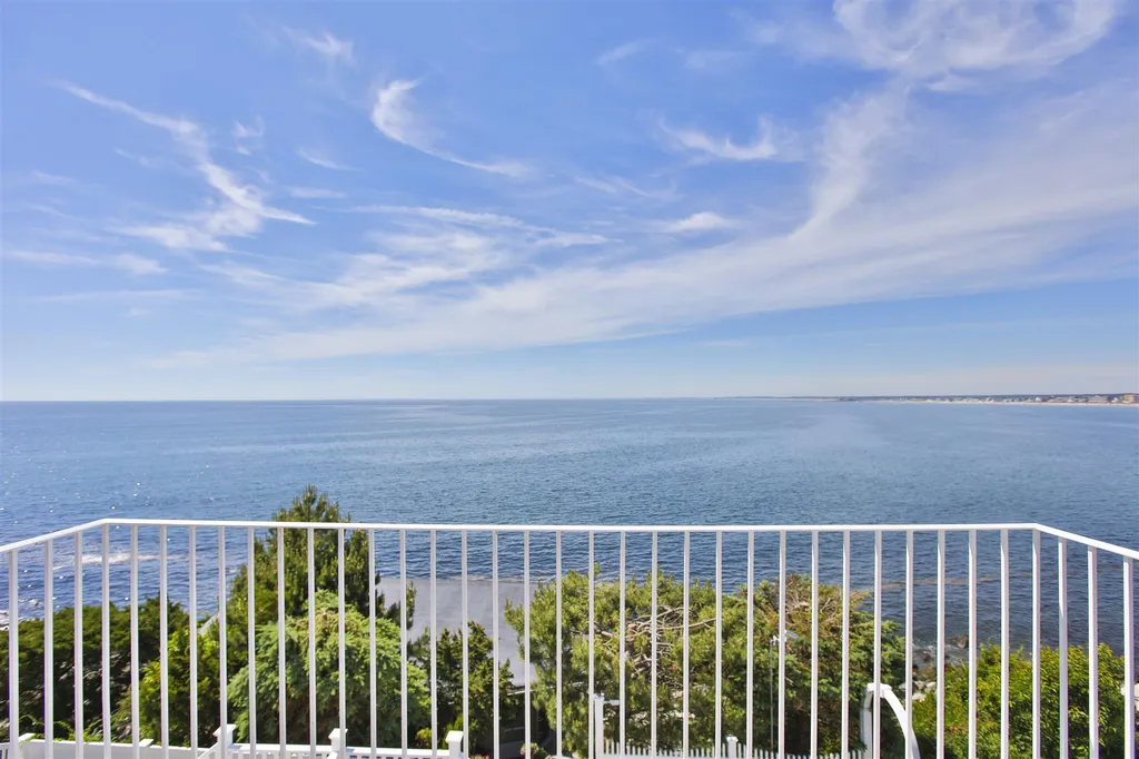 22 Cliff Avenue Hampton NH 03842