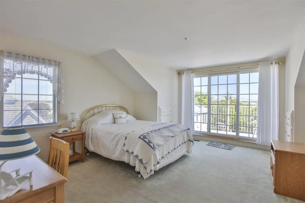 22 Cliff Avenue Hampton NH 03842