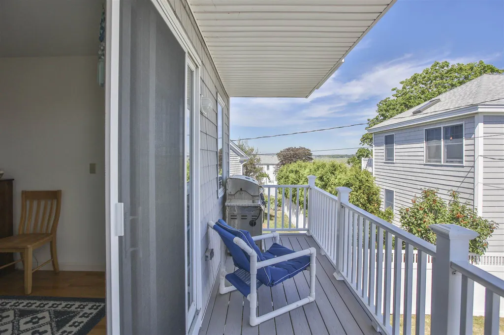22 Cliff Avenue Hampton NH 03842