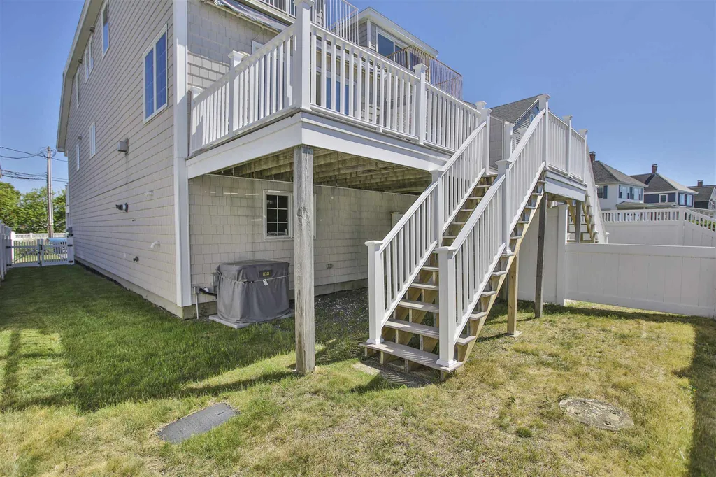 22 Cliff Avenue Hampton NH 03842