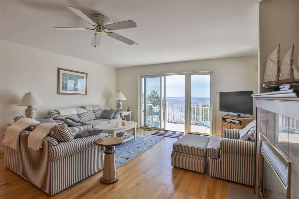 22 Cliff Avenue Hampton NH 03842