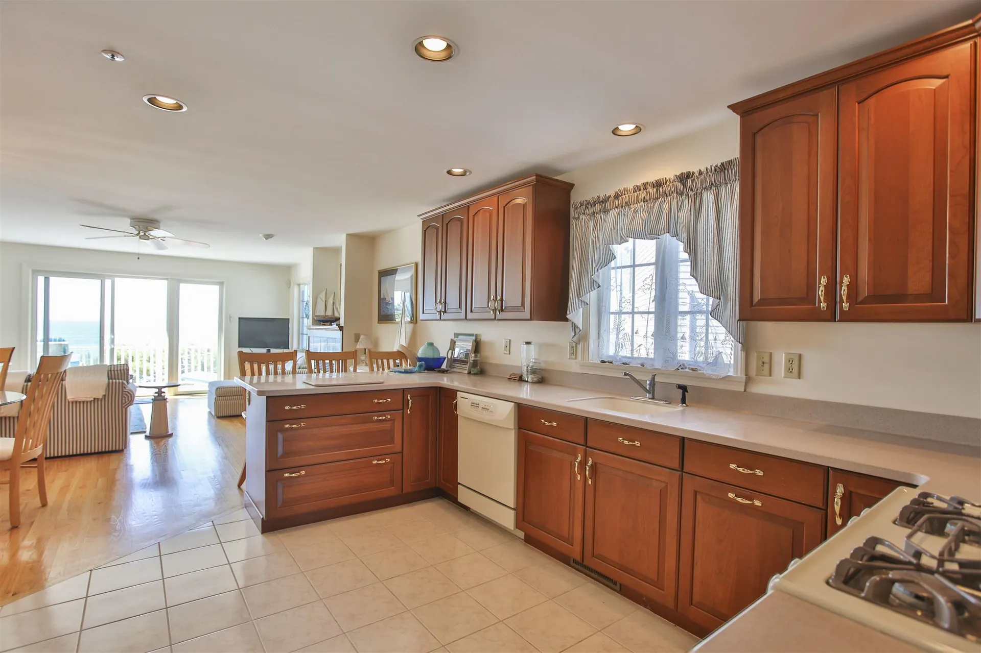 22 Cliff Avenue Hampton NH 03842