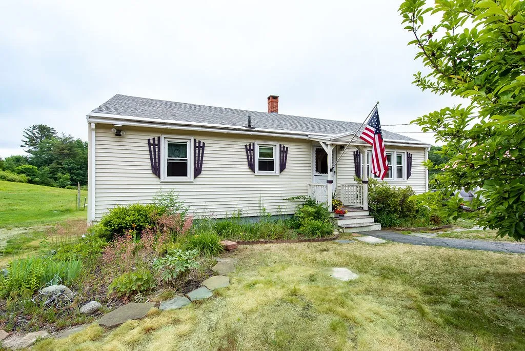 21 Mill Street Epping NH 03042
