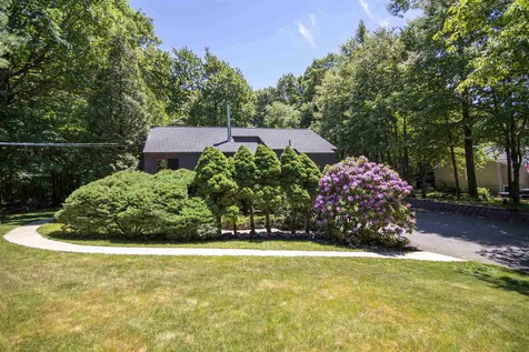 52 Redfield Circle Derry NH 03038