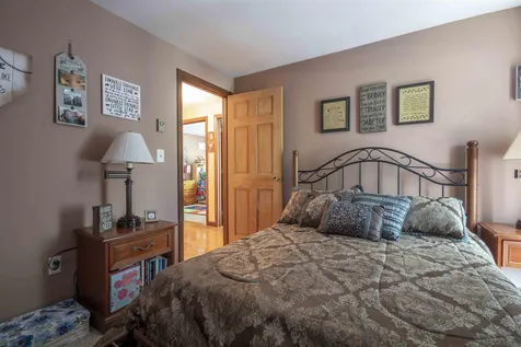 52 Redfield Circle Derry NH 03038