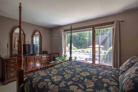 52 Redfield Circle Derry NH 03038