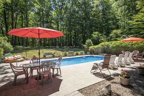 52 Redfield Circle Derry NH 03038