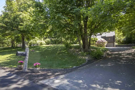 52 Redfield Circle Derry NH 03038