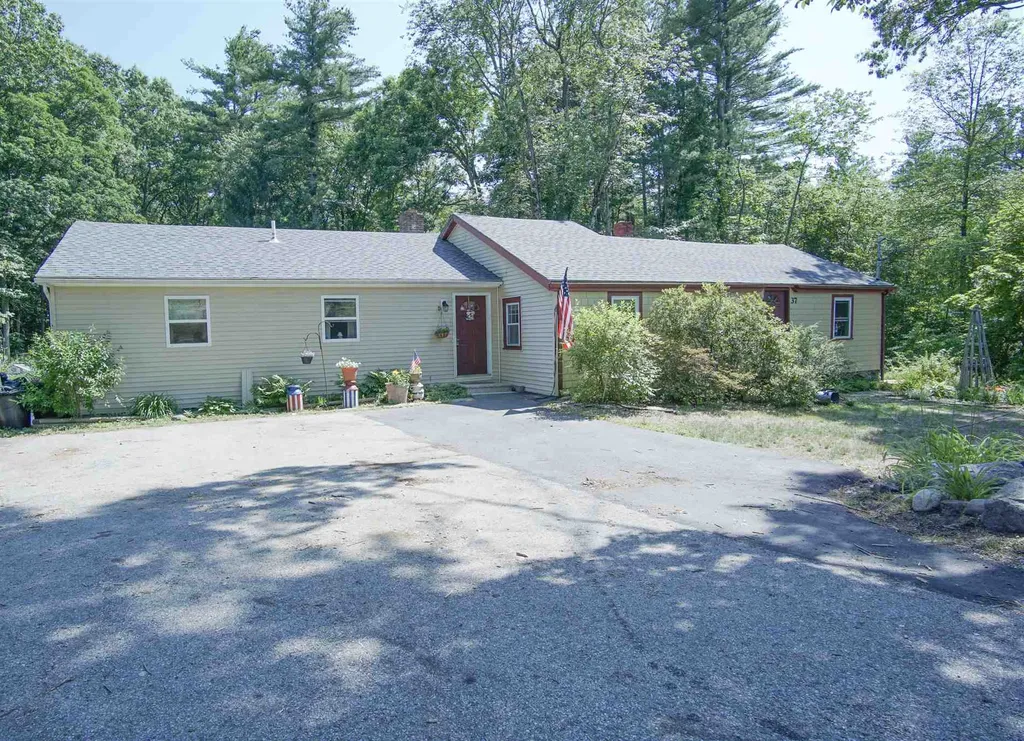 37 Pollard Road Plaistow NH 03865