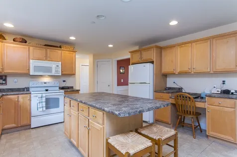 31 Hutchinson Lane New Boston NH 03070