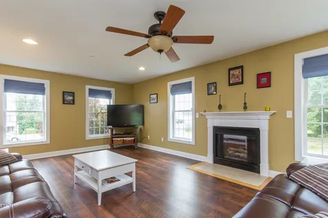 31 Hutchinson Lane New Boston NH 03070
