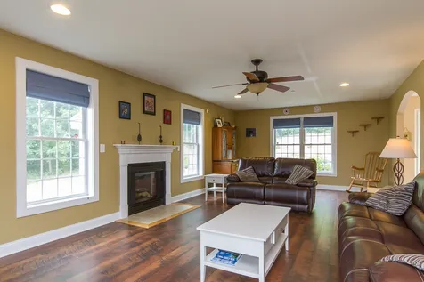 31 Hutchinson Lane New Boston NH 03070