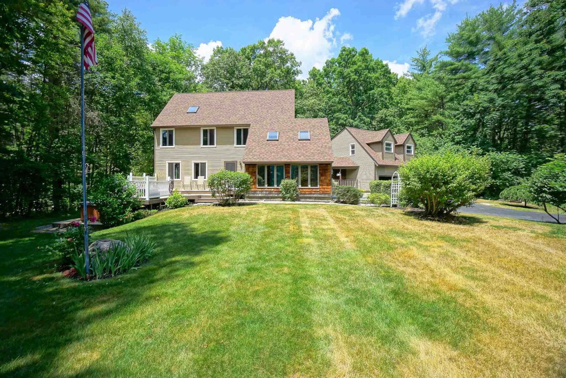 63 Stonehenge Road Londonderry NH 03053