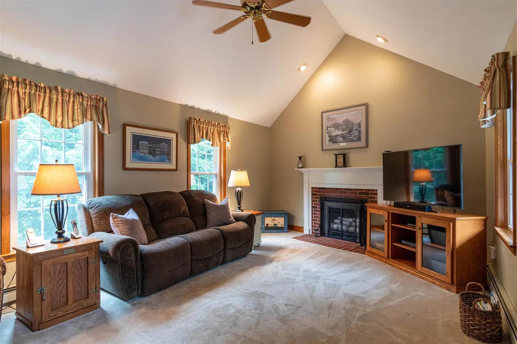 3 Lincoln Circle Kingston NH 03848