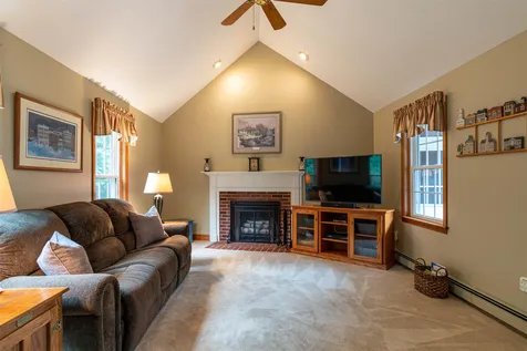 3 Lincoln Circle Kingston NH 03848