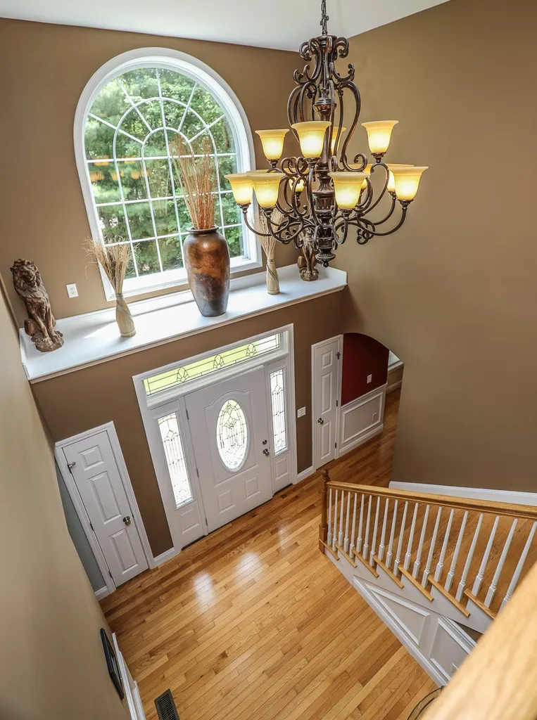 32 Tanager Way Londonderry NH 03053