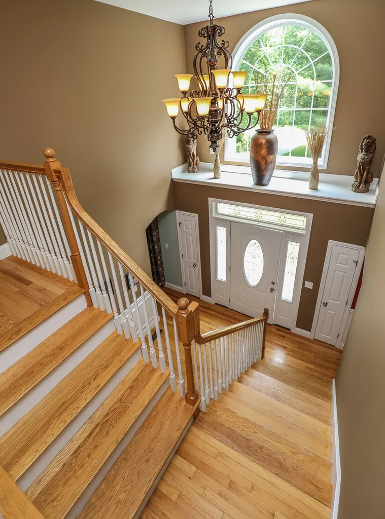 32 Tanager Way Londonderry NH 03053