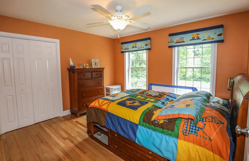 32 Tanager Way Londonderry NH 03053