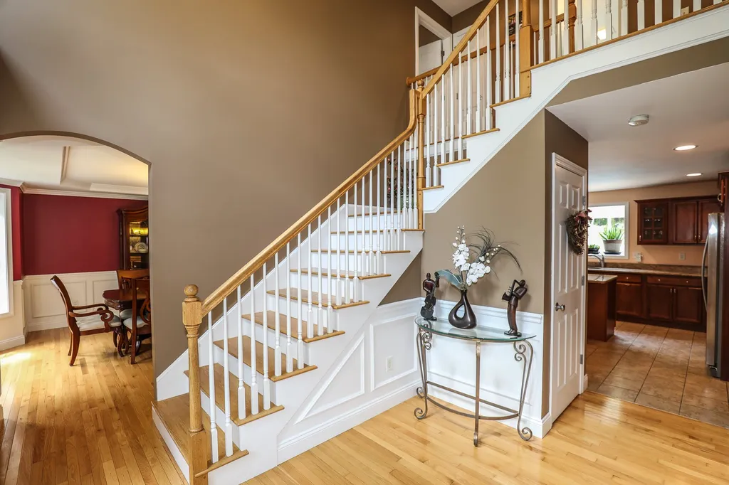32 Tanager Way Londonderry NH 03053