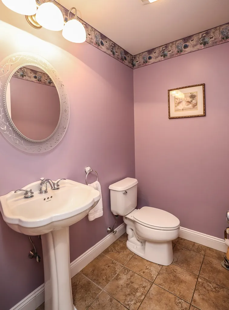 32 Tanager Way Londonderry NH 03053