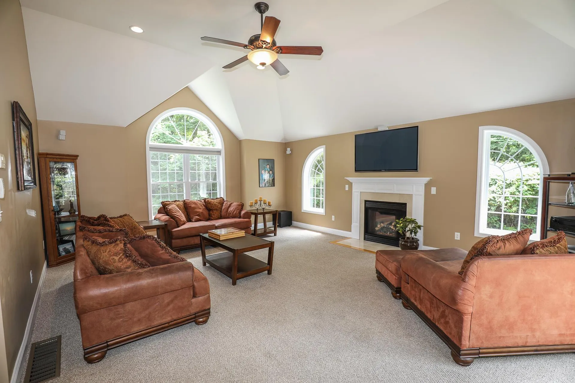 32 Tanager Way Londonderry NH 03053